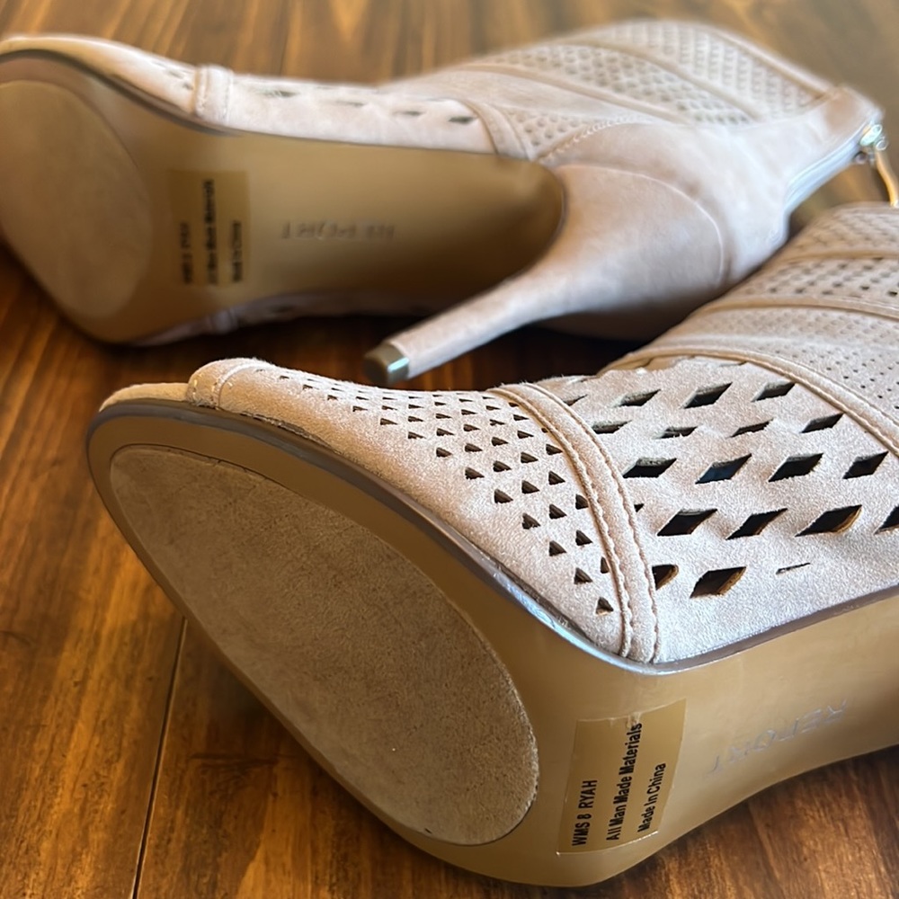 BRAND NEW - Report - Size 8 Light Cream/Tan Pumps